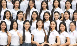 Cận cảnh nhan sắc và bản lĩnh của 41 thí sinh ‘Hoa hậu Việt Nam’ 2024 trong chuyến thăm Báo Tiền Phong