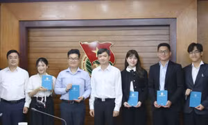 Hội Sinh viên Việt Nam tại Vương quốc Anh: Tăng cường phát triển Đảng, đẩy mạnh phong trào ‘Sinh viên 5 tốt’