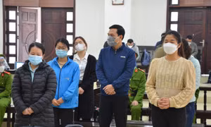 Nhóm cựu cán bộ Đại học Đông Đô.