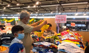 Nhiều sản phẩm khuyến mãi mùa Tết hút khách mua sắm