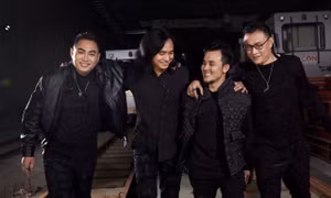 Bức Tường mạo hiểm làm album dưới lòng đất