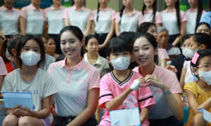 Top 25 Hoa hậu Việt Nam 2024 trao quà cho bệnh nhi tại Bệnh viện Trung ương Huế