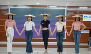 Thí sinh Hoa hậu Việt Nam 2022 tập luyện kỹ năng trình diễn trang phục truyền thống và dạ hội
