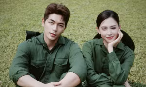 Bộ ảnh đáng yêu chào mừng Đại lễ của Hoa hậu Tiểu Vy và diễn viên Quốc Anh