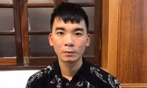 Đối tượng Hiếu tại cơ quan công an. 