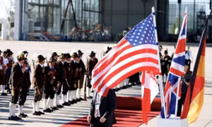 Đón các lãnh đạo G7 xuống sân bay Munich của Đức để dự thượng đỉnh G7. (Ảnh: Reuters)