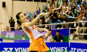 Hot girl cầu lông Thùy Linh hoàn thành 'hat-trick' vô địch ngoạn mục