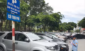 TPHCM thu phí sử dụng tạm thời lòng đường để đỗ xe ô tô theo cơ chế đặc thù từ năm 2018 