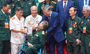 Tổng Bí thư Tô Lâm gặp mặt cán bộ lão thành cách mạng, người có công, gia đình chính sách