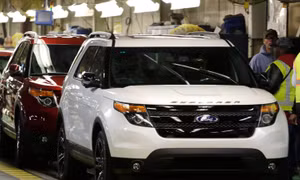 Hơn 2 triệu xe Ford Explorer bị lỗi kính chắn gió phải triệu hồi
