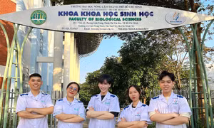 Nhóm sinh viên trường ĐH Nông Lâm TP. HCM tìm hướng đi mới trong phòng trừ bệnh hại cây trồng