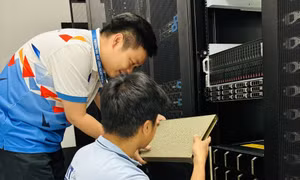 Mất 9 tháng đàm phán, trường ĐH Công nghệ thông tin (ĐHQG TP. HCM) là trường đầu tiên đưa siêu máy chủ về Việt Nam