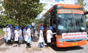 Sinh viên trường ĐH Y Dược Cần Thơ hỗ trợ TP. HCM chống dịch