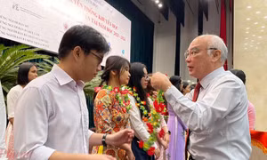 Hội Khuyến học TP. HCM trao học bổng khuyến tài cho 332 sinh viên 