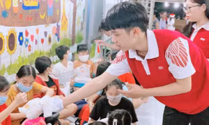 Thủ lĩnh sinh viên trường ĐH Quốc tế Hồng Bàng lan tỏa tinh thần thiện nguyện đến sinh viên