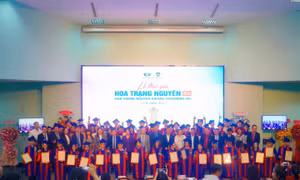 Trao thưởng cho 53 ‘Hoa Trạng nguyên’ lần thứ 13, năm 2023 - 2024