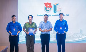 Anh Nguyễn Đăng Khoa làm Chủ nhiệm CLB Lý luận trẻ Thành Đoàn TP. HCM