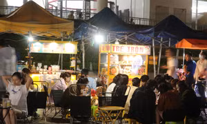 Nhộn nhịp chợ đêm Làng Đại học Thủ Đức