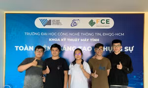 Nhóm sinh viên trường ĐH Công nghệ thông tin tham dự Chung kết cuộc thi lập trình quốc tế