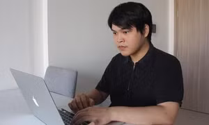 "Chuyên gia” phục chế màu cho tư liệu cũ