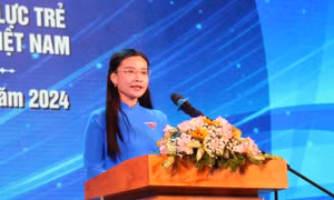 Quỹ học bổng Vừ A Dính: Dấu ấn 15 năm thắp sáng những ước mơ học sinh, sinh viên