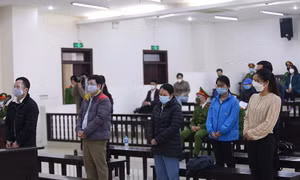 Nhóm bị cáo tại toà hôm 24/12