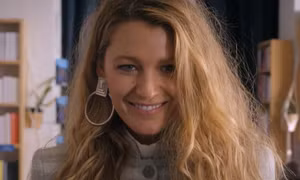 Giữa ồn ào kiện tụng, Blake Lively trở lại màn ảnh tiếp tục làm “cô gái thao túng”