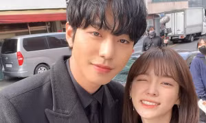 Hẹn Hò Chốn Công Sở: Biên kịch là fan BTS, Ahn Hyo Seop là đồng đội với "tình địch"