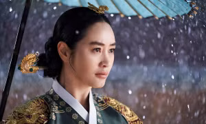 Cung đấu Hàn “Dưới Bóng Trung Điện”: Xứng tầm 20 năm Kim Hye Soo trở lại phim cổ trang