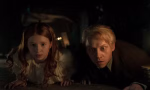 Căn Buồng Hiếu Kỳ: Gặp lại "Ron" Rupert Grint và những câu chuyện khiến bạn lạnh gáy