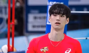 Knet lại 'chết chìm' trong visual 'y tạc' Kim Soo Hyun của 'nam thần' đội tuyển bóng chuyền 