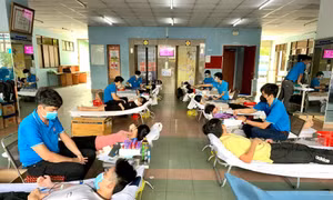 Đang thực hiện giãn cách tại KTX, 150 sinh viên tình nguyện hiến máu cứu người mùa dịch