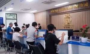 Trung tâm hành chính công Hà Nội mạnh tay với 'cò giấy tờ'