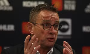Rangnick họp báo ra mắt, thẳng thừng chê hàng thủ MU kém cỏi