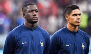 Thêm 2 trung vệ mắc virus lạ, tuyển Pháp méo mặt trước chung kết World Cup 2022