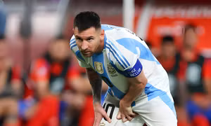 Messi chấn thương nặng hơn dự đoán, nguy cơ bỏ lỡ tứ kết Copa America 2024