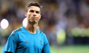Ronaldo bất ngờ trở lại Real Madrid sau khi xé hợp đồng với MU