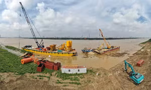 Công trường xây dựng cầu Tứ Liên sau 1 tháng thi công