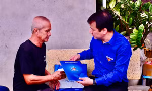 Bí thư T.Ư Đoàn Ngô Văn Cương thăm, trao hỗ trợ vùng bị thiệt hại do mưa lũ ở Yên Bái