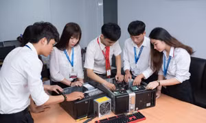 Nhìn toàn cảnh "cuộc chiến" nguyện vọng của sĩ tử năm nay, teen 2K4 cần rút ra điều gì?