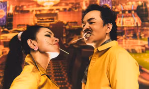 Binz vào vai ông xã của Châu Bùi trong bộ ảnh Halloween đậm chất điện ảnh