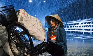 Hari Won khóc cạn nước mắt, hóa cô gái bán ve chai bị phụ bạc trong "Hoang phí xuân thì"