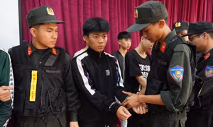 Khởi tố 18 đối tượng gây rối trật tự công cộng