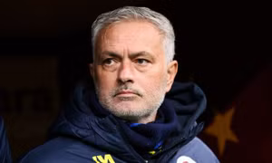 Cuộc sống tại Thổ Nhĩ Kỳ và sự hỗn loạn quen thuộc được tạo ra bởi Jose Mourinho 