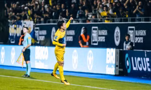 Quang Hải có pha kiến tạo đầu tiên trên đất Pháp, giúp Pau FC thênh thang tiến bước ở Cúp Quốc gia