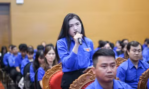 Chủ tịch tỉnh Bình Định đối thoại với thanh niên 