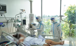 Nguyên nhân khiến số ca tử vong do COVID-19 tại TPHCM ở mức cao