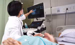 Cô giáo trẻ bị áp xe, hoại tử vùng cổ sau tiêm chất tan mỡ