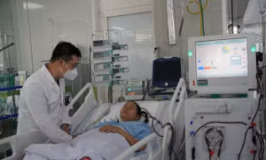 Mang thai gần 5 tháng nhưng không biết, bệnh nhân hiếm muộn suýt tử vong