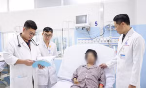 Mắc hội chứng hiếm gặp, mẹ con sản phụ nguy kịch